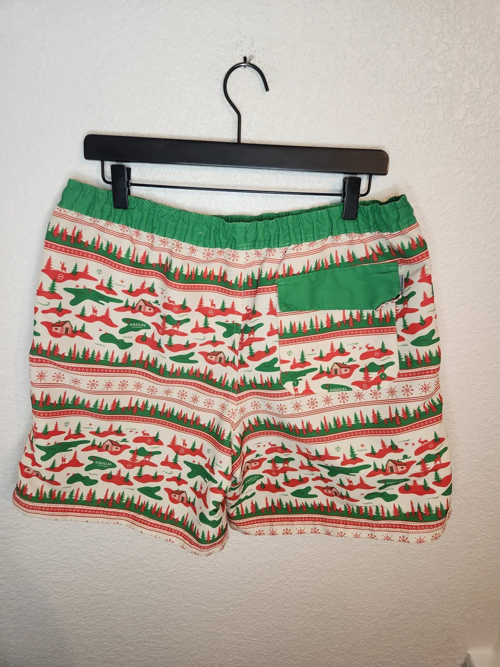 Magellan Fish Gear Men’s L Water Repellent Holiday Shorts Christmas Jeep